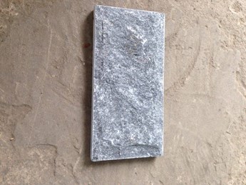Đá 10x20cm bóc đen  Đá 10x20cm bóc đen