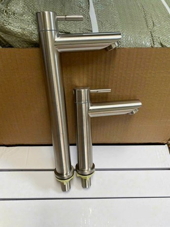 Vòi lavabo lạnh Inox thân tròn ống điếu Vòi lavabo lạnh Inox thân tròn ống điếu